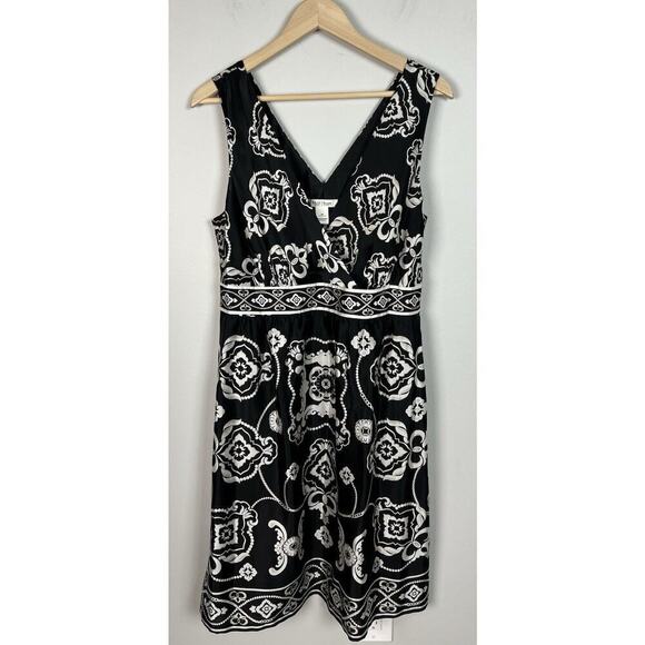 White House Black Market Dresses & Skirts - White House Black Market Paisley Print Silk Dress Size 14 Lined Black & White Wm